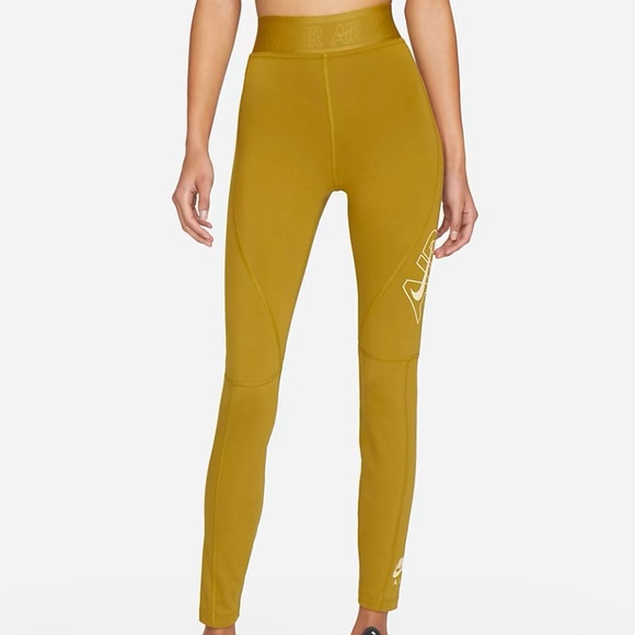 Nike Air
Women's High-Waisted Graphic Leggings - Picture 1 of 6